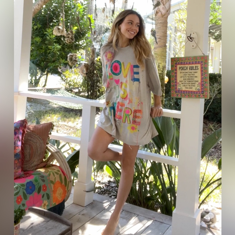 Natural Life Love Tee NWT OS MSRP $35 Gray